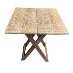 Mesa Tallada Plegable